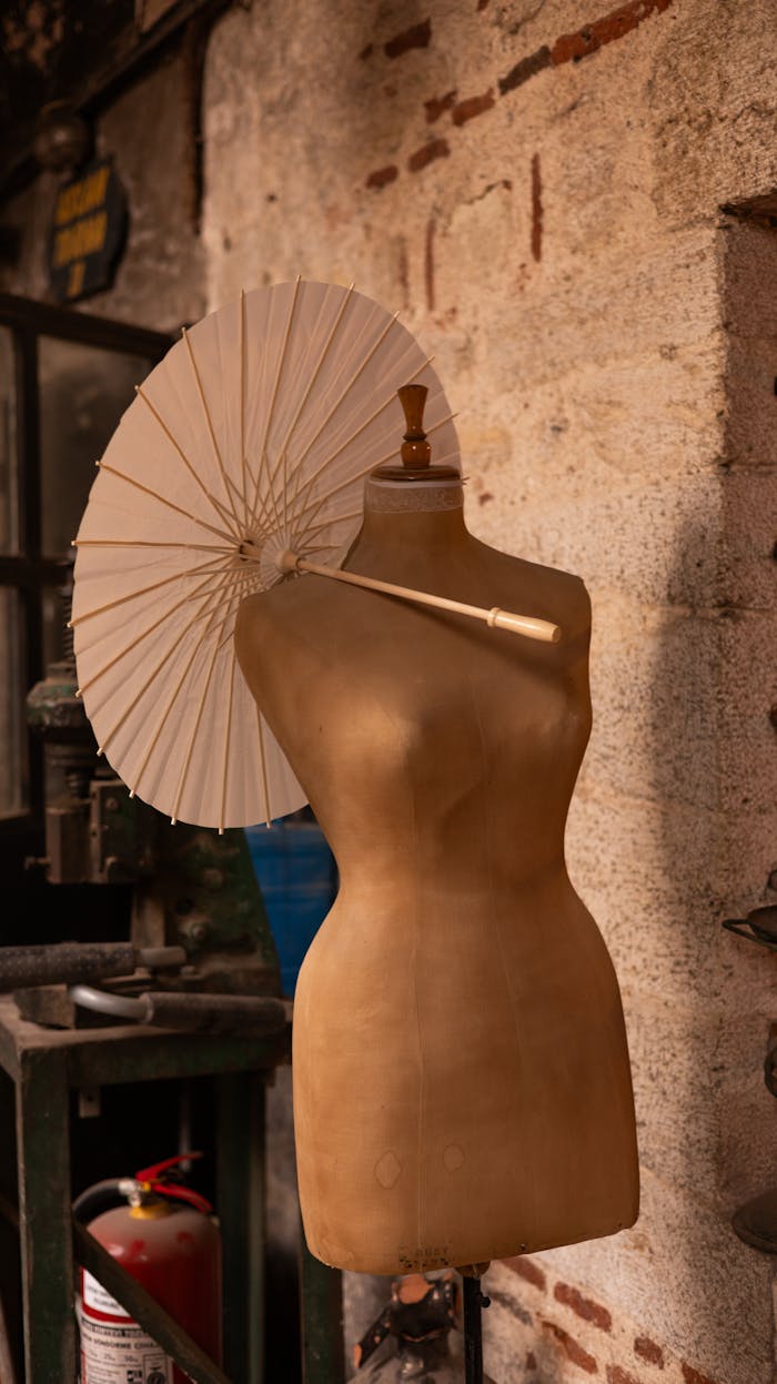 A vintage mannequin holding a parasol in an Istanbul workshop, reflecting a classic aesthetic.